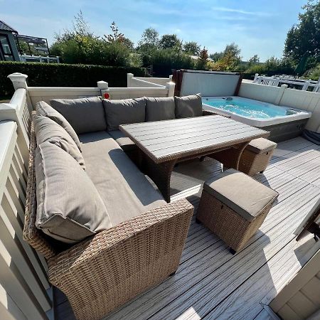 Cottontail Lodge - Hot tub - Pet Friendly South Cerney Esterno foto