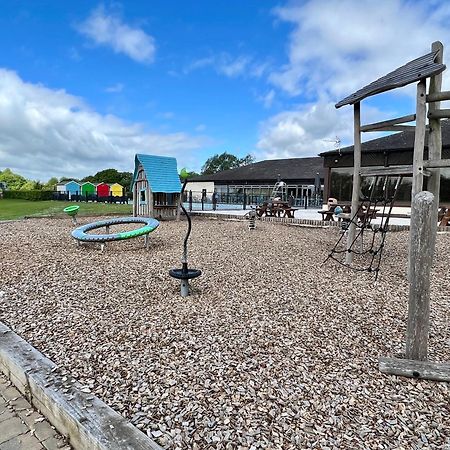 Cottontail Lodge - Hot tub - Pet Friendly South Cerney Esterno foto