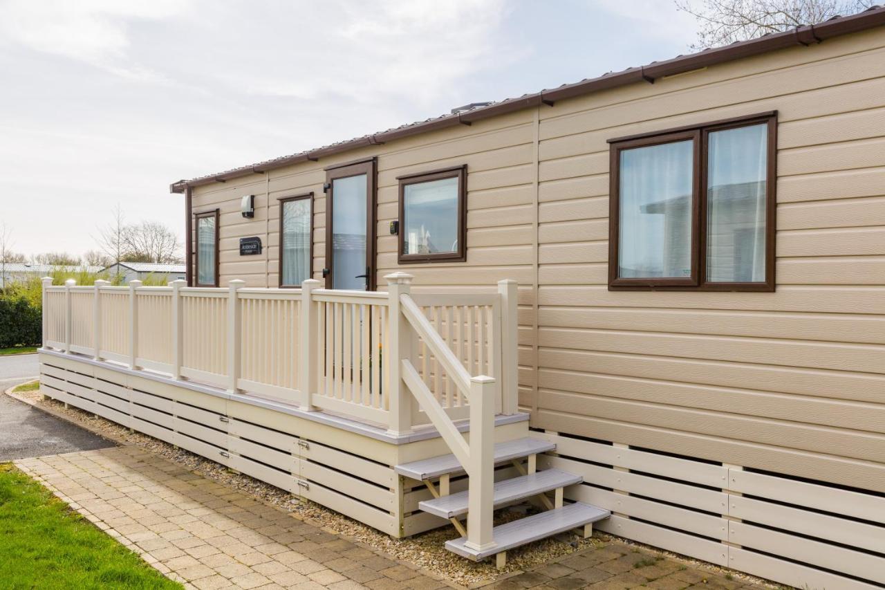 Cottontail Lodge - Hot tub - Pet Friendly South Cerney Esterno foto