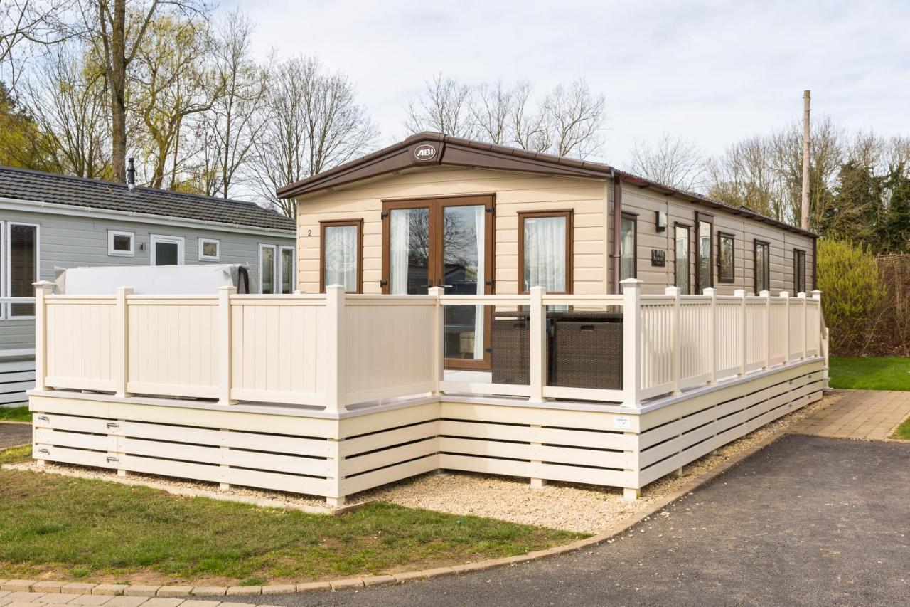 Cottontail Lodge - Hot tub - Pet Friendly South Cerney Esterno foto