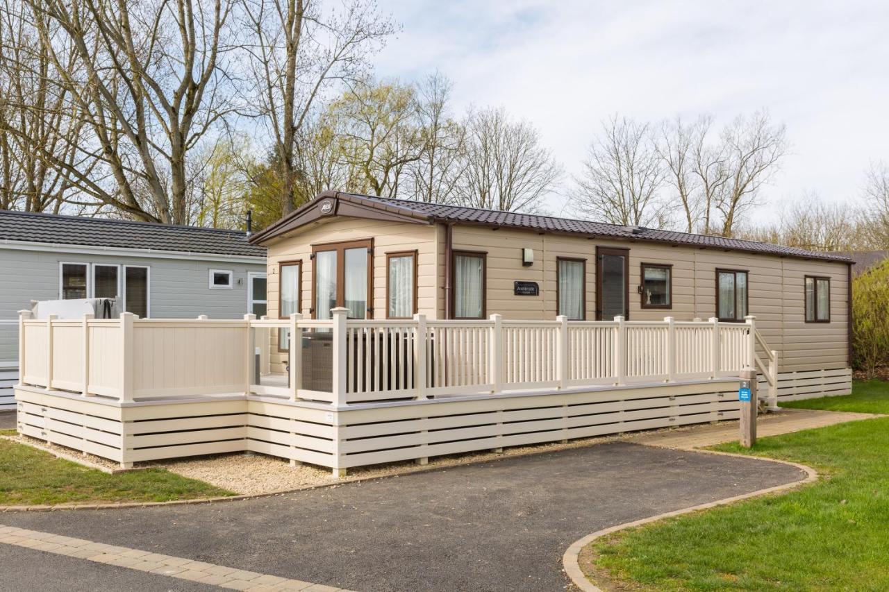 Cottontail Lodge - Hot tub - Pet Friendly South Cerney Esterno foto