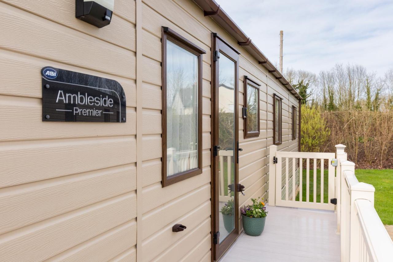 Cottontail Lodge - Hot tub - Pet Friendly South Cerney Esterno foto