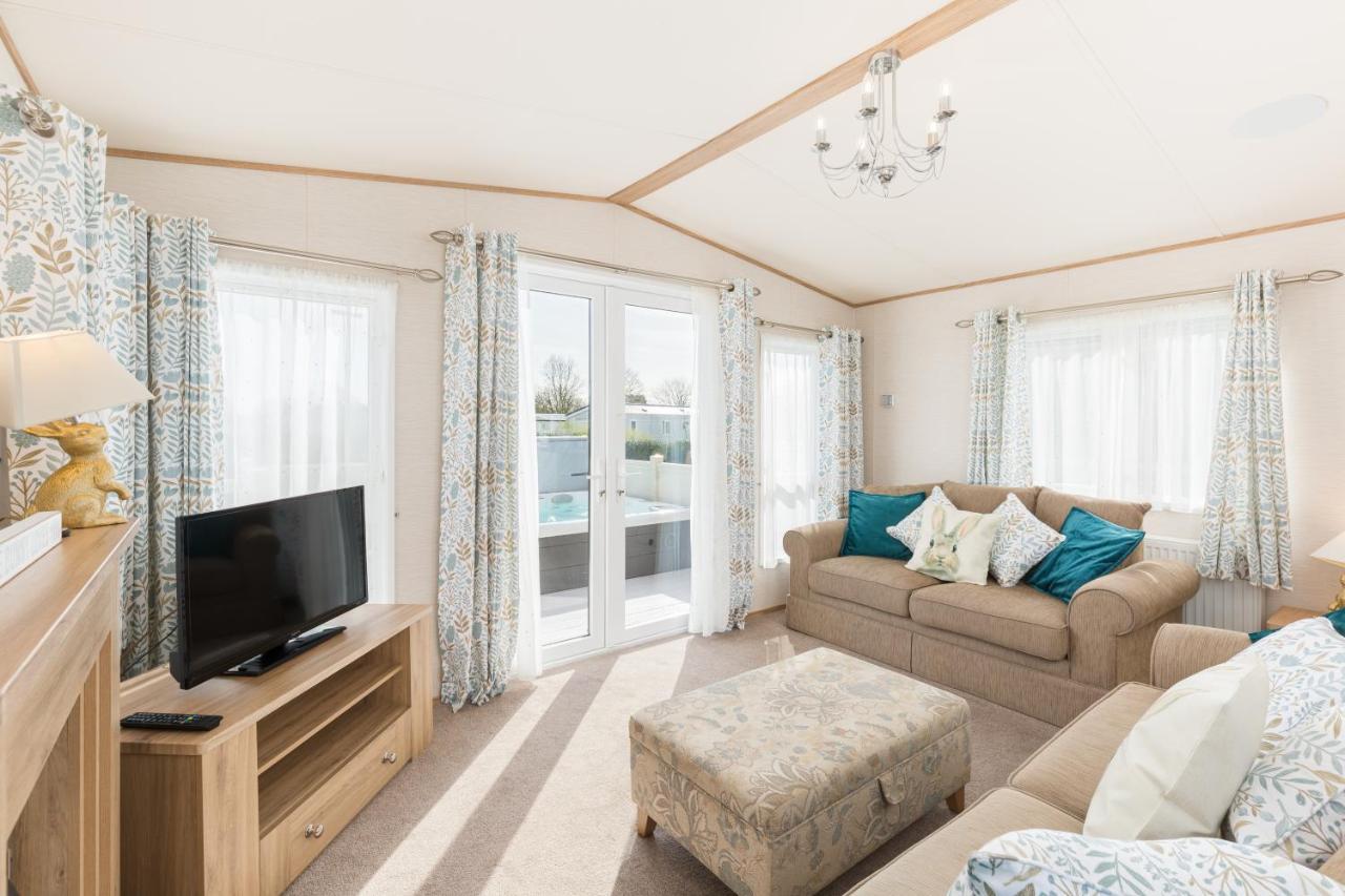 Cottontail Lodge - Hot tub - Pet Friendly South Cerney Esterno foto