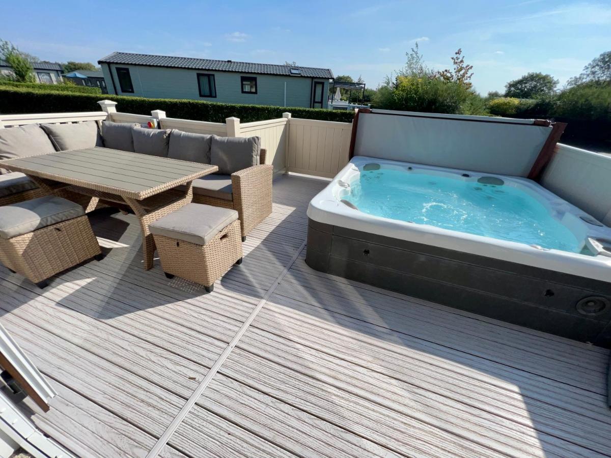 Cottontail Lodge - Hot tub - Pet Friendly South Cerney Esterno foto