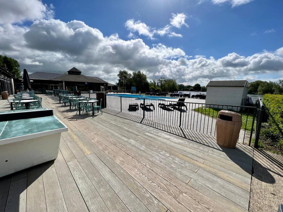 Cottontail Lodge - Hot tub - Pet Friendly South Cerney Esterno foto
