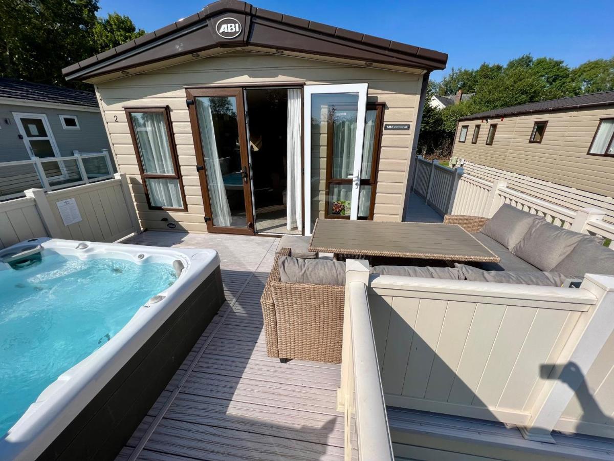 Cottontail Lodge - Hot tub - Pet Friendly South Cerney Esterno foto