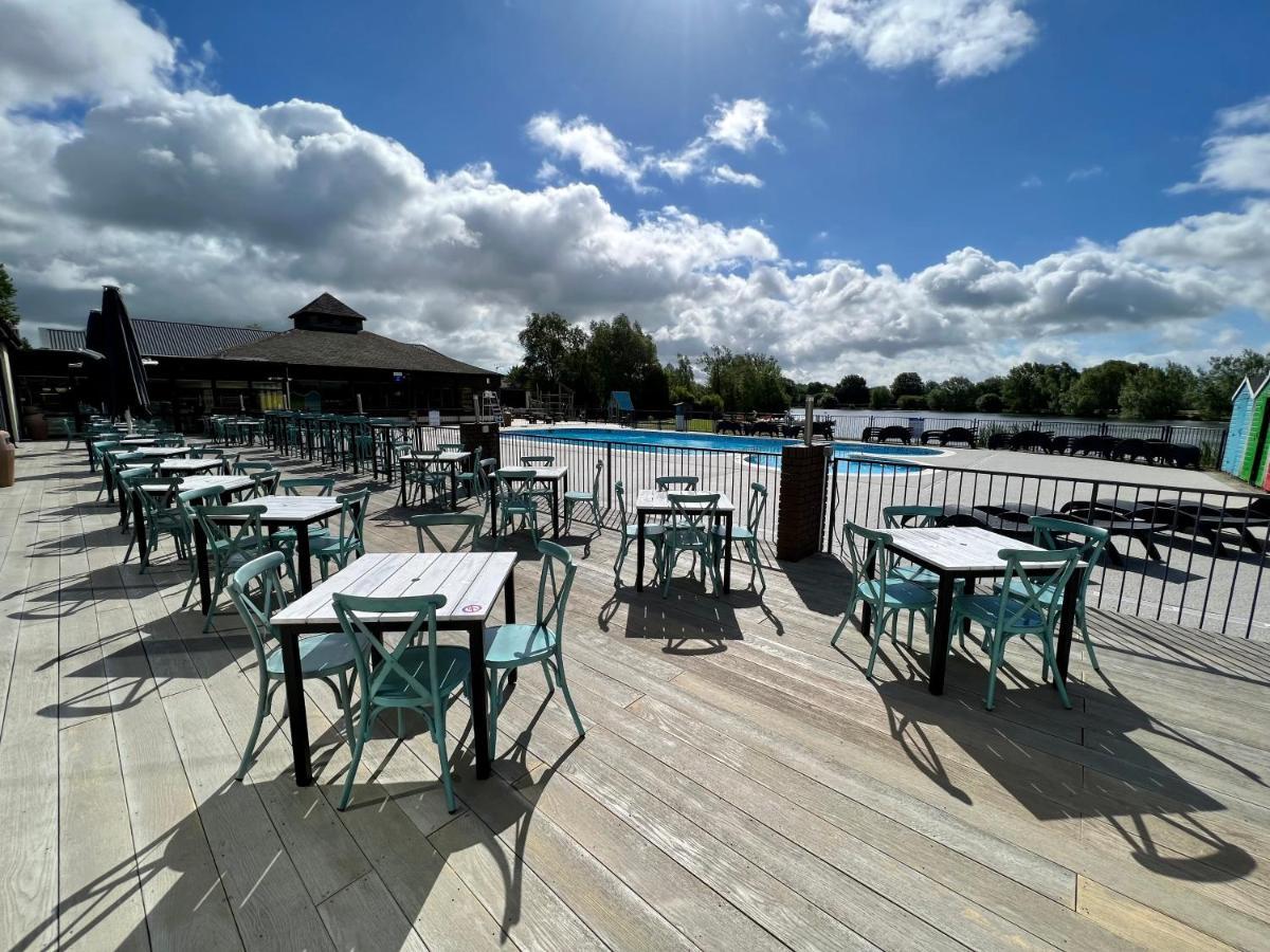Cottontail Lodge - Hot tub - Pet Friendly South Cerney Esterno foto