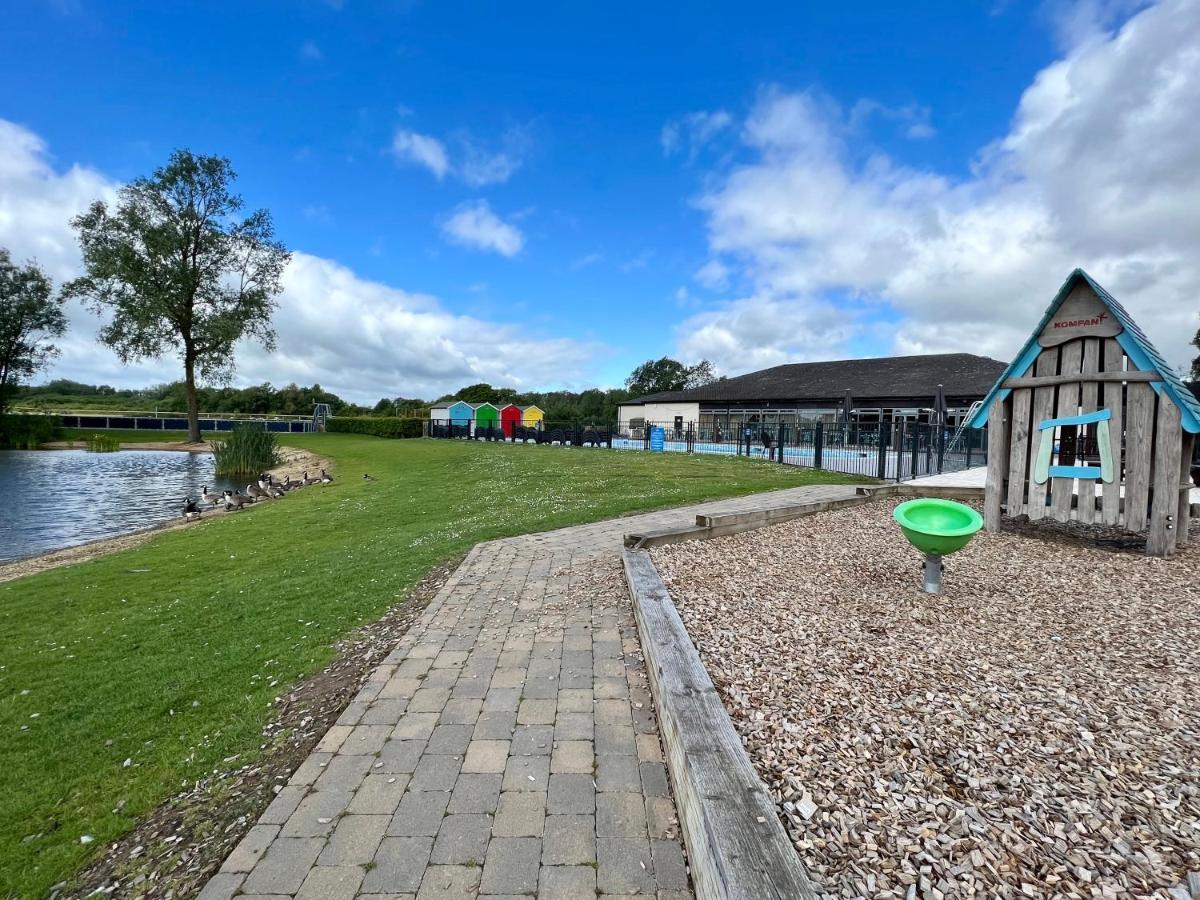 Cottontail Lodge - Hot tub - Pet Friendly South Cerney Esterno foto