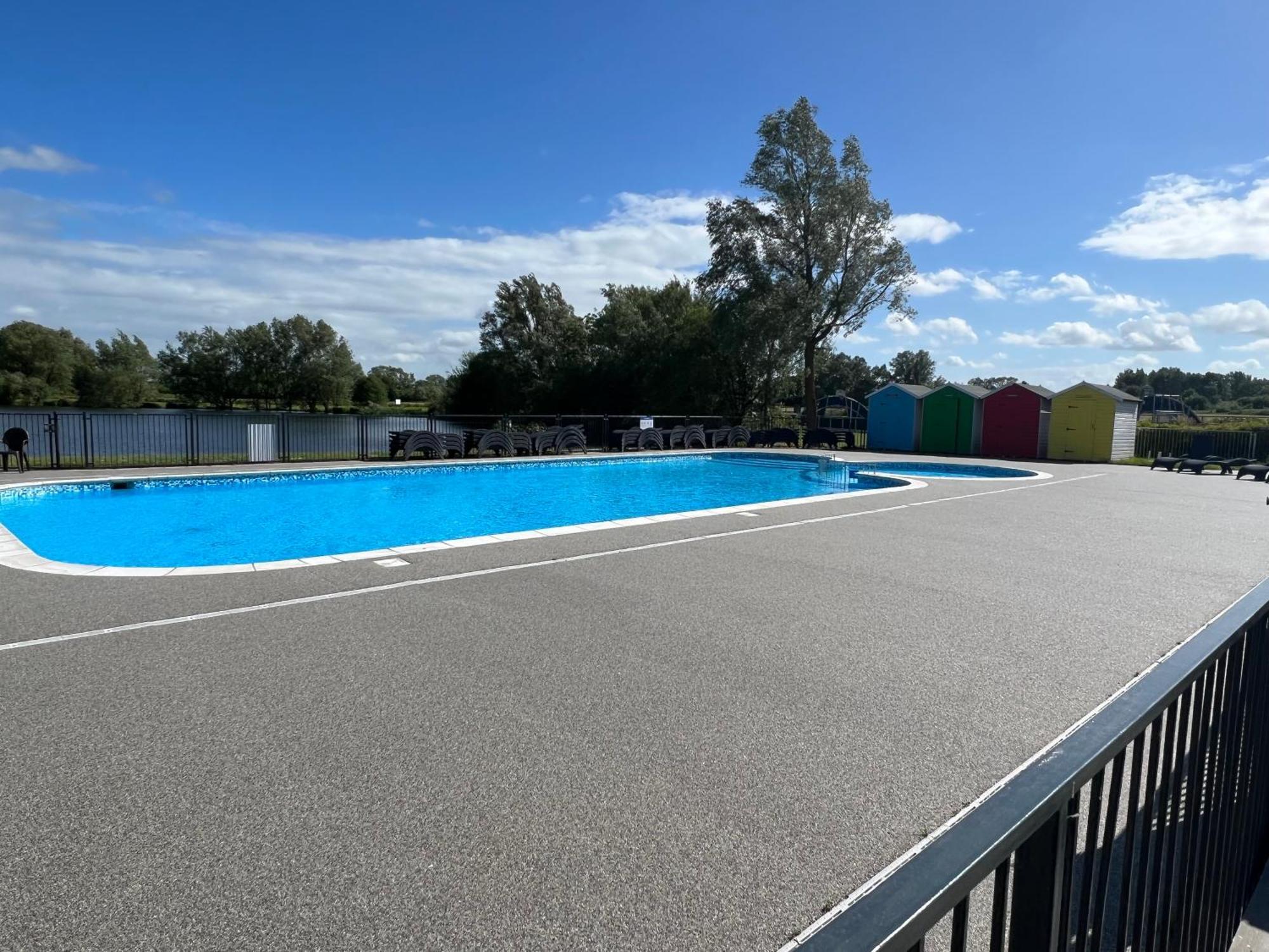 Cottontail Lodge - Hot tub - Pet Friendly South Cerney Esterno foto